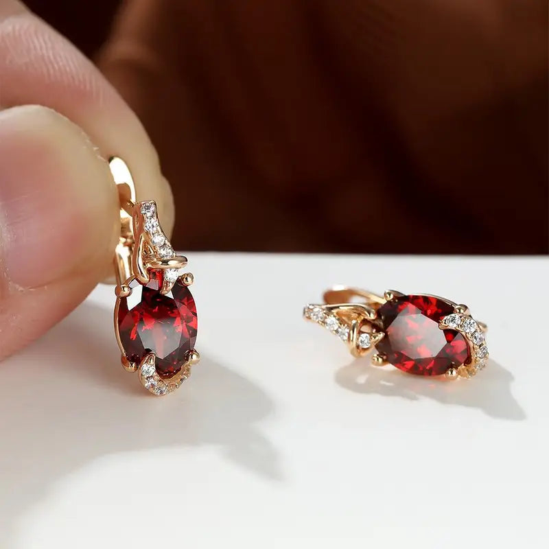 Karla – Zlatne naušnice s rubin odsjajem