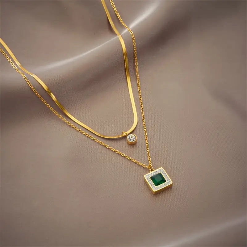 Klára – Collana in oro con pendente di smeraldo
