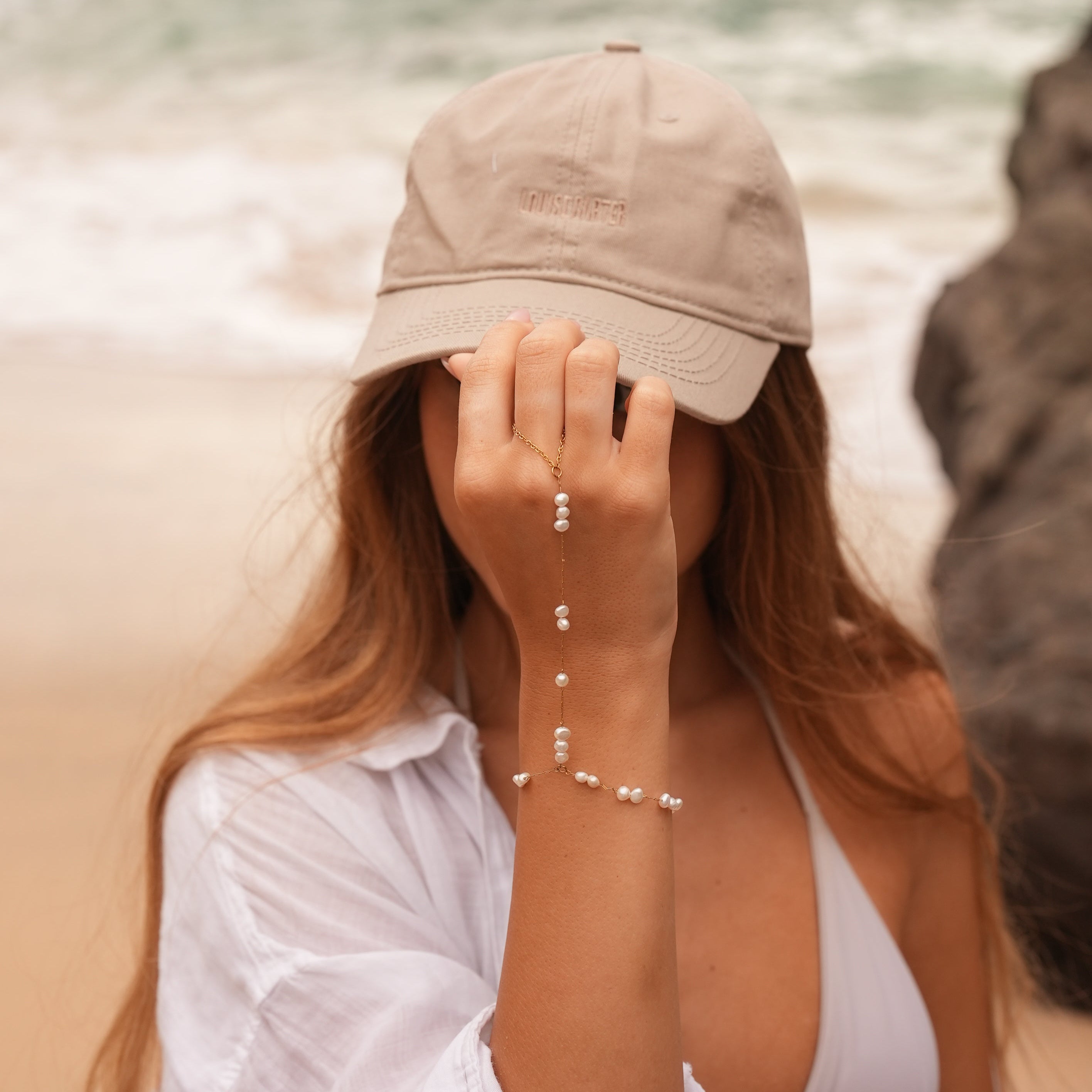 Nora – Nježni zlatni lančić s okruglim privjeskom