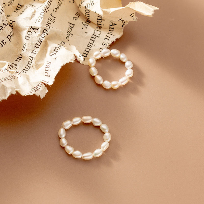 Friederika – Skulpturalni zlatni prsten s bisernim detaljem