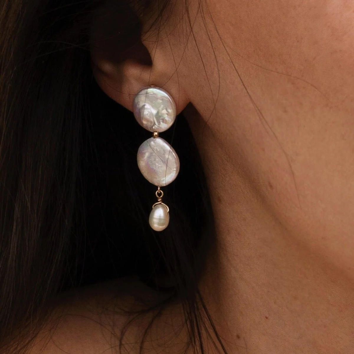 Romina – Zlatna narukvica s biserima i nježnim karikama
