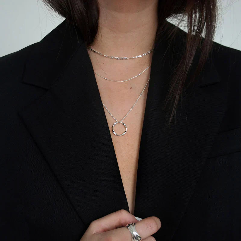 Ogrlica s tri otvorene niti