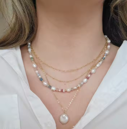Klara – Nježna zlatna ogrlica s mini biserima