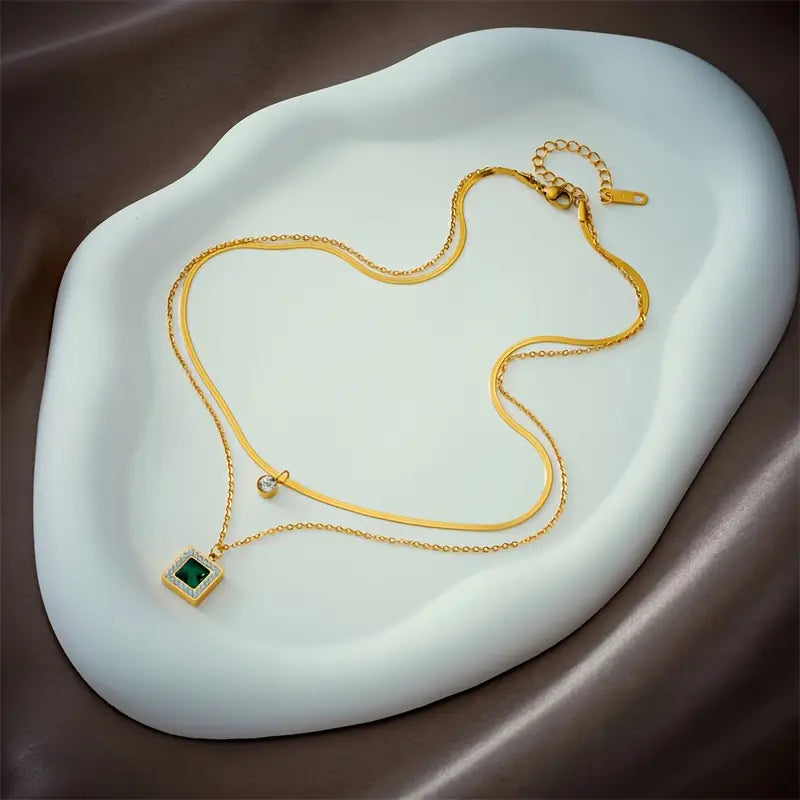 Klára – Collana in oro con pendente di smeraldo