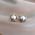 Klara – Elegantne vintage biserne naušnice